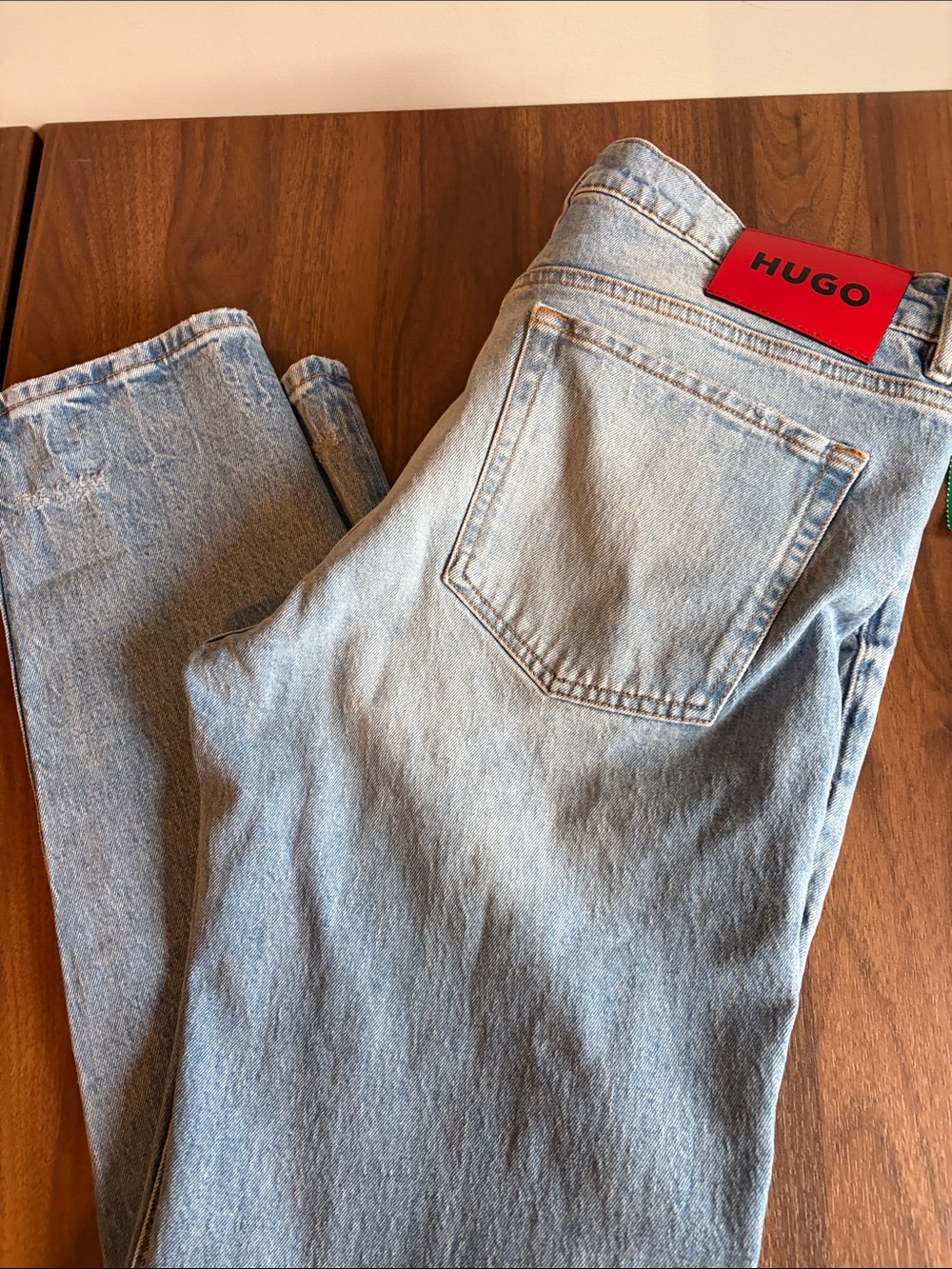 HUGO BOSS light blue wash tapered fit men’s jeans - BNWT